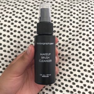 Makeup brush cleaner